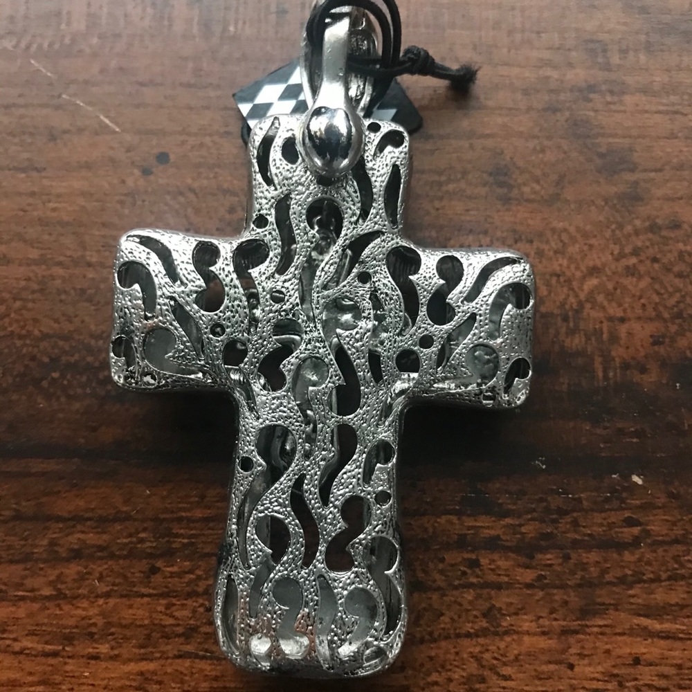 Cross charm - Picture 2 of 3